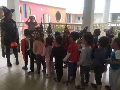 Vui halloween với các con trường mầm non Lê Trọng Tấn.