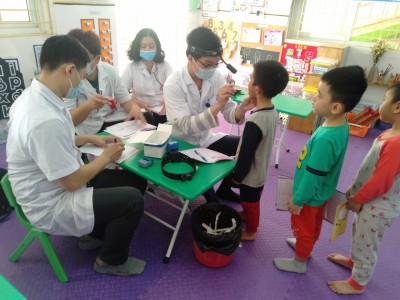 Trường mầm non Lê Trọng Tấn tổ chức khám sức khỏe tổng quát cho trẻ toàn trường